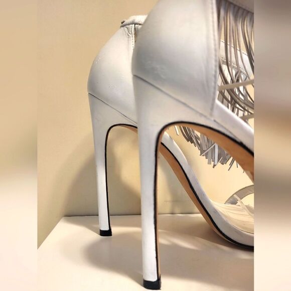 Stuart Weitzman "Nudist" White Leather Fringe Trim Sandals Sz.9.5 Ret $575 - Picture 4 of 9